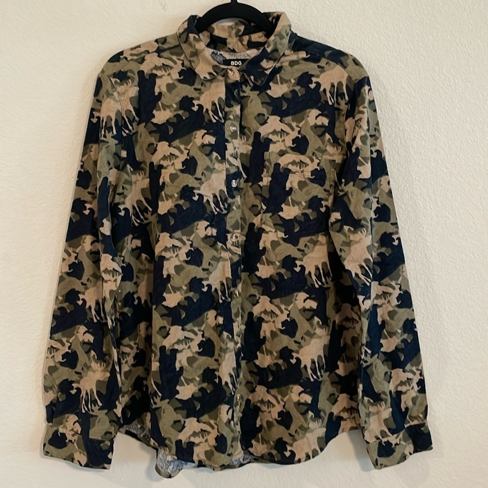 BDG Women’s Shirt LRG Green & Black Camo Print Novelty Animal Print Button Front